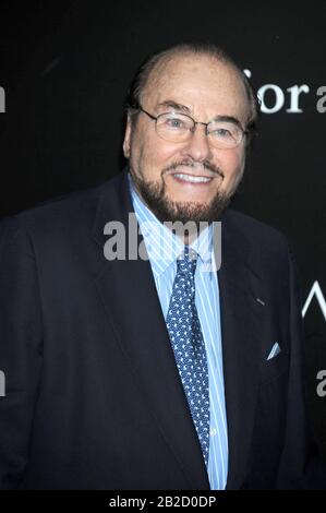 ***DATEIFOTO*** James Lipton Ist Vergangen. James Lipton bei der New Yorker Premiere von "Black Swan" im Ziegfeld Theatre in New York City. November 2010. Kredit: Dennis Van Tine/MediaPunch Stockfoto