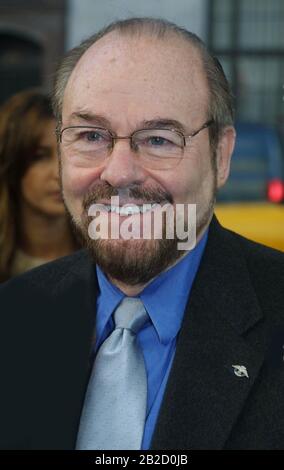 ***DATEIFOTO*** James Lipton Ist Vergangen. James Lipton 2002 PREMIERE VON "HOLLYWOOD ENDING" IM CHELSEA WEST THEATER IN NEW YORK CITY Photo Von John Barrett/PHOTOlink/MediaPunch Stockfoto