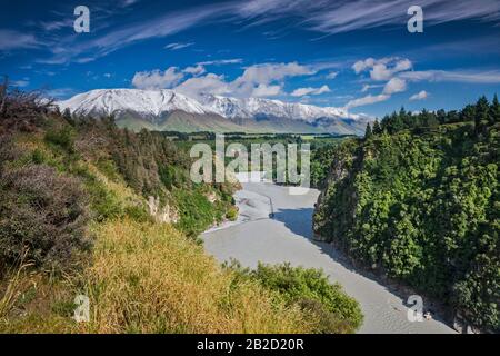 Rakaia River in der Rakaia Gorge, Mt Hutt Range, Südalpen, von der Arundel Rakaia Gorge Road, in der Nähe von Methven, Canterbury Region, South Island, Neuseeland Stockfoto