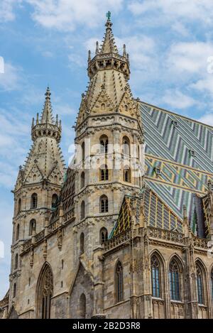 Der Stephansdom (häufiger als:Stephansdom bezeichnet) ist die Mutterkirche der Römisch-katholischen Erzdiözese Wien und Sitz des Bogens Stockfoto