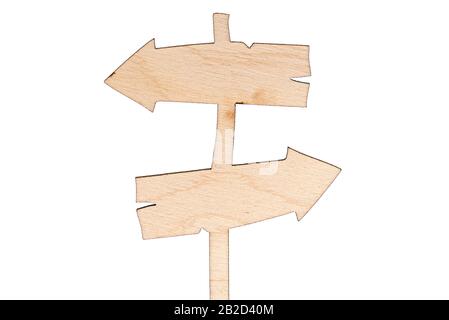 Holzpfeile, Hinweisschilder, auf weißem Hintergrund isolierte Zeiger Stockfoto