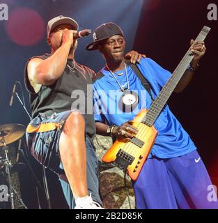 ***DATEIFOTO*** Flavor Flav Von Public Enemy Gefeuert. Las VEGAS, NV - 24. Mai: Public Enemy tritt im Rahmen der Kings of the Mic Tour im Joint im Hard Rock Hotel am 24. Mai 2013 in Las Vegas, Nevada auf. Kredit: Starlitepics/MediaPunch Inc Stockfoto