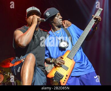 ***DATEIFOTO*** Flavor Flav Von Public Enemy Gefeuert. Las VEGAS, NV - 24. Mai: Public Enemy tritt im Rahmen der Kings of the Mic Tour im Joint im Hard Rock Hotel am 24. Mai 2013 in Las Vegas, Nevada auf. Kredit: Starlitepics/MediaPunch Inc Stockfoto