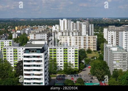 Hochhaeuser, Fritz-Erler-Allee, Gropiusstadt, Neukölln, Berlin, Deutschland Stockfoto