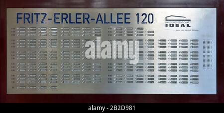Klingelbrett, Wohnhochhaus Ideal, Fritz-Erler-Allee 120, Gropiusstadt, Neukölln, Berlin, Deutschland Stockfoto