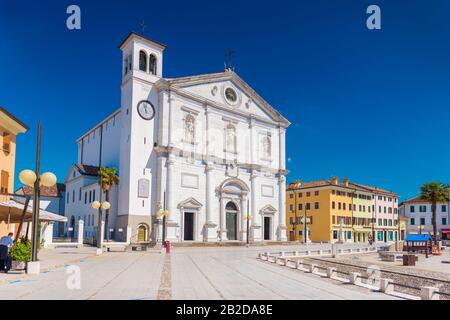 Palmanova - April 2016, Italien: Kathedrale von Palmanova (Duomo Dogale), zentraler Platz in der Stadt der Festung Stockfoto