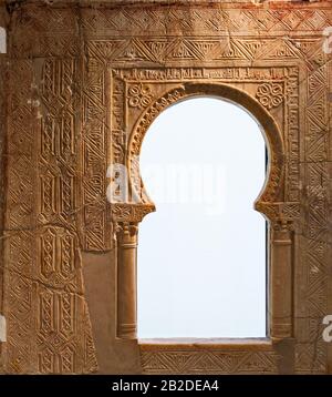 Cordoba, Spanien - 28. Oktober 2015: Medina Azahara. Architektonische Details. Wichtige muslimische Ruinen des Hochmittelalters, am Stadtrand von Cordo gelegen Stockfoto