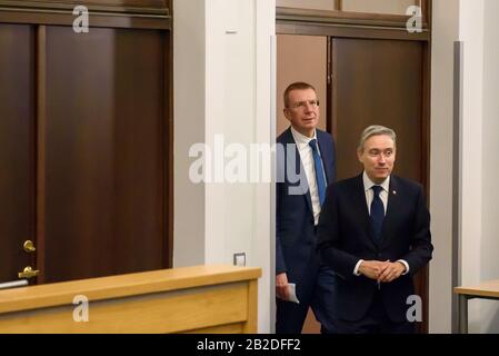 RIGA, LETTLAND. 02.03.2020. Francois-Philippe Champagne, Außenminister Kanadas und Edgars Rinkevics, Außenminister von Lettland, während der Pressekonferenz. Credit: Gints Ivuskans/Alamy Live News Stockfoto