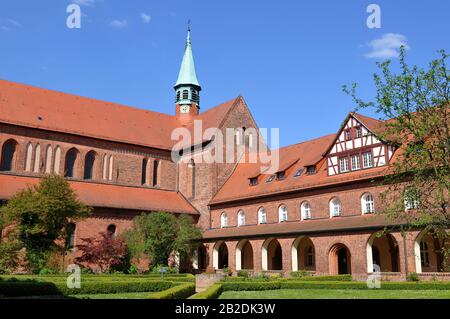 Klausurhof, Cecilienhaus, Klosterkirche St. Marien, Kloster Lehnin, Brandenburg, Deutschland Stockfoto