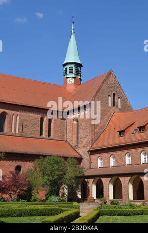 Klausurhof, Cecilienhaus, Klosterkirche St. Marien, Kloster Lehnin, Brandenburg, Deutschland Stockfoto