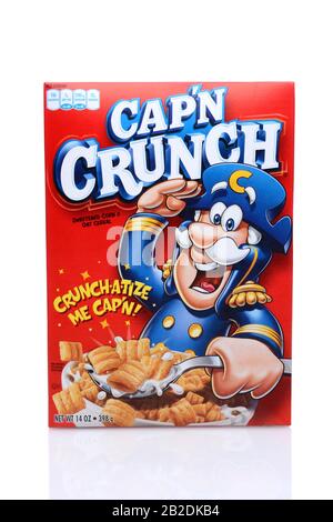 Irvine, CA - 14. Mai 2014: Eine 14-oz-Kiste mit Cap'n Crunch Frühstückszerealien. Hergestellt von Quaker Oats Company, einem Geschäftsbereich von PepsiCo seit 2001. Stockfoto