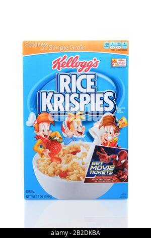 Irvine, CA - 23. JUNI 2014: Eine Schachtel mit Kelloggs Rice Krispies Müsli Und Cornflakes. Kellogg's hat seinen Hauptsitz in Battle Creek, Michigan und produziert Getreide, Plätzchen, cra Stockfoto