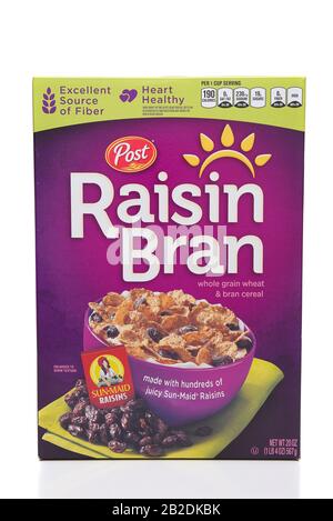 Irvine, KALIFORNIEN - 10. MÄRZ 2018: Post Raisin Bran Cereal. Eine 20-Unze-Kiste der beliebten Müsli und Cornflakes, die eine ausgezeichnete Quelle für Ballaststoffe ist. Stockfoto