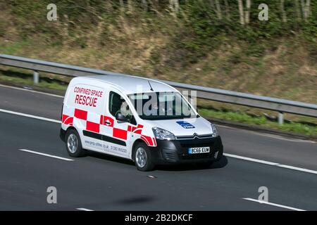 Citroën Berlingo 850 En-Prise Blu; Close Space Rescue Vehicle; Fahrzeugverkehr, Transport, moderne Fahrzeuge, Kleintransporter, Fahrzeug auf britischen Straßen. Stockfoto