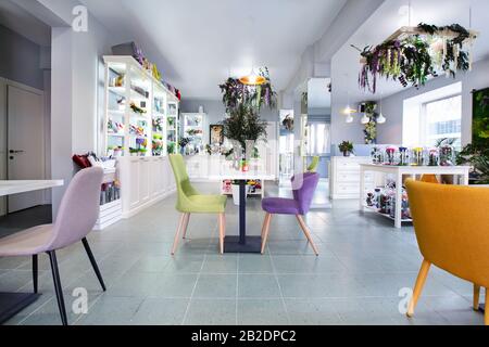 Blumenkonzept Innencafé. Schöner Eco-Stil Stockfoto