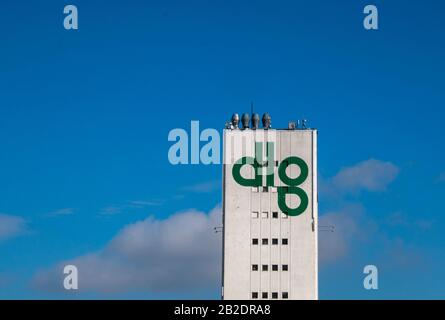 Randers, Dänemark - 02. März 2020: Das Logo des DLG-Gebäudes in Randers. Stockfoto