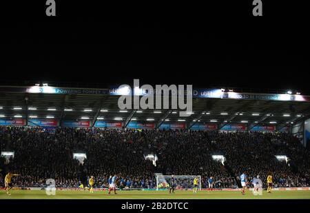 Eine allgemeine Ansicht des Spiels während des fünften Spiels im FA Cup im Fratton Park, Portsmouth. Stockfoto