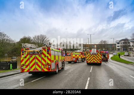 NANTGARW, IN DER NÄHE VON CARDIFF, WALES - FEBRUAR 2020: Brandausschreibungen zu einem Katastrophenfall in Nantgarw bei Cardiff Stockfoto