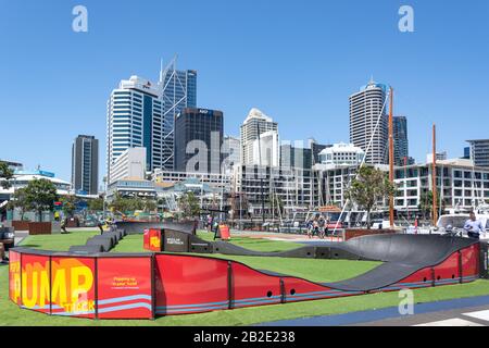 Pop-up Pump Track, Viaduct Harbor, Auckland Waterfront, City Center, Auckland, Auckland Region, Neuseeland Stockfoto