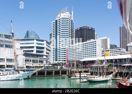 Segelschiffe und Princes Wharf, Auckland Waterfront, City Center, Auckland, Auckland Region, Neuseeland Stockfoto