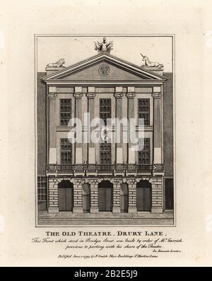 Vor dem Old Theatre, Drury Lane, 1794. Fassade vom Schauspieler und Manager David Garrick gebaut. Kupferstich von John Thomas Smith nach Originalzeichnungen von Mitgliedern der Society of Antiquaries aus seinem J.T. Smith's Antiquities of London and its Environs, J. Sewell, R. Folder, J. Simco, London, 17594. Stockfoto