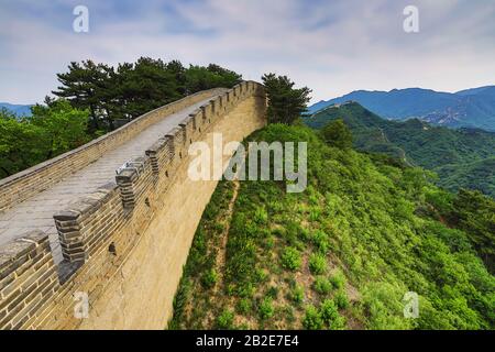 Blick auf die Berge von der Chinesischen Mauer. Stockfoto