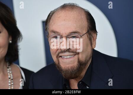 "Girls" TV Serie Staffel Finale Premiere, New York, USA - 02. Feb 2017 - James Lipton Stockfoto