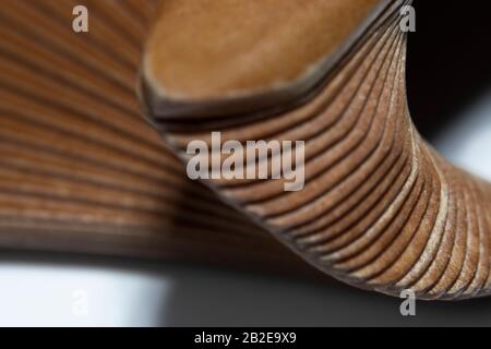 Makro Detail der Holzfächer aus verschiedenen Ansichten in Kamelfarbe Stockfoto