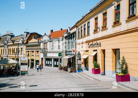 Veszprem, Ungarn - 28. Juni 2019 : Einkaufsstraße Kossuth Lajos Stockfoto