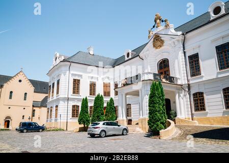 Veszprem, Ungarn - 28. Juni 2019: Museum Erseki Palota im Burgviertel Stockfoto