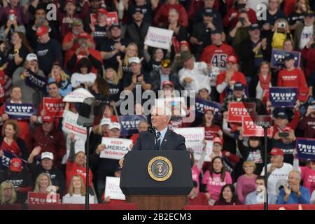 Vizepräsident Mike Pence erscheint während einer Kundgebung am 10. Dezember 2019 im Giant Center in Hershey, PA. Stockfoto