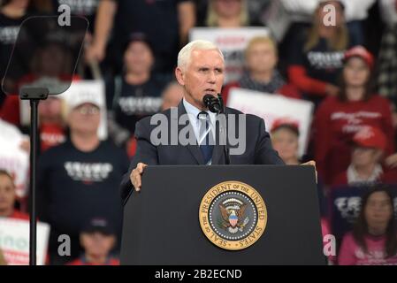 Vizepräsident Mike Pence erscheint während einer Kundgebung am 10. Dezember 2019 im Giant Center in Hershey, PA. Stockfoto