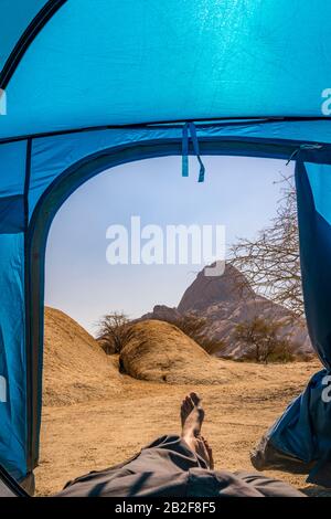 Camping im Spitzkoppe National Park in Namibia. Stockfoto