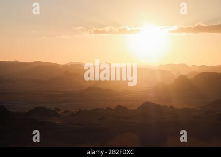 Abenteuer in Tassili n'Ajjer, UNESCO-Weltkulturerbe in Südalgerien Stockfoto