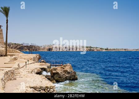 Rote Meeresfelsen Landschaft in Sharm al shaikh Ägypten. Stockfoto