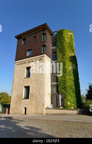 Turm Hinter der Ausfahrt der Moellenvogtei, Magdeburg, Sachsen-Anhalt, Deutschland Stockfoto