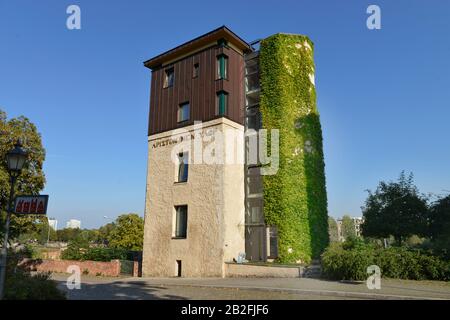 Turm Hinter der Ausfahrt der Moellenvogtei, Magdeburg, Sachsen-Anhalt, Deutschland Stockfoto