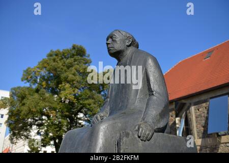 Statue, Käthe Kollwitz, Kloster Unser Lieben Frauen, Regierungsstrasse, Magdeburg, Sachen-Anhalt, Deutschland Stockfoto