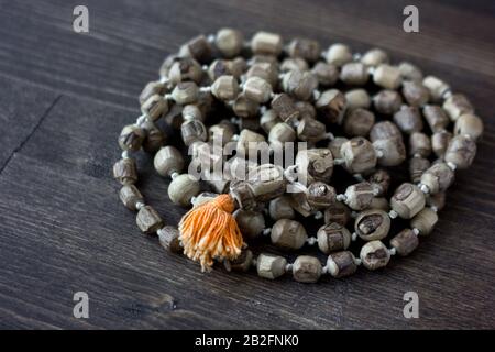 Japa Mala Rosary - hinduismus und Buddismus Rosary aus tulsi Baum für Hase krishna Chanting. Stockfoto