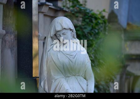 Trauerfigur, Greifer, Alter St.-Matthäus-Kirchhof, Schöneberg, Berlin, Deutschland Stockfoto