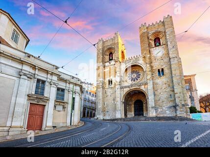 Kathedrale von Lissabon bei Sonnenuntergang, Portugal Stockfoto