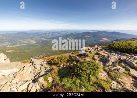 Landschaft der Berge von Beskid, Blick vom Gipfel des Berges Babia Gora in Polen Stockfoto