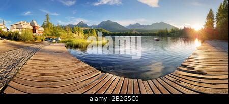 Bergsee Strbske pleso und Hohe Tatra, Slowakei - Landschaft Stockfoto