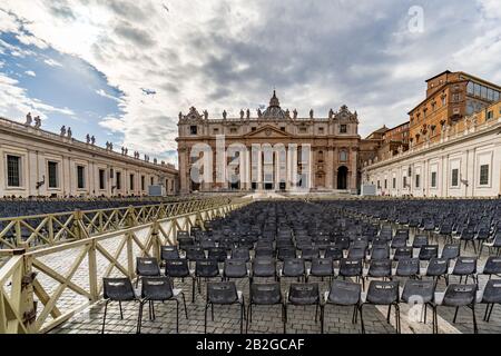 ROM, Italien - 04. Oktober 2018: Petersplatz In Vatikanstadt - Rom, Italien Stockfoto