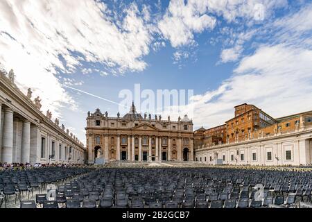 ROM, Italien - 04. Oktober 2018: Petersplatz In Vatikanstadt - Rom, Italien Stockfoto