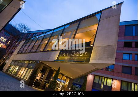 München, Deutschland. März 2020. Das Restaurant Les Deux. Das Münchner Restaurant "Les Deux" und der "Obendorfer Eisvogel" in Neunburg vorm Wald (Landkreis Schwandorf) können sich in diesem Jahr über einen neuen Michelin-Stern freuen, der nun zwei von drei möglichen Sternen im neuen "Guide" erhält. Kredit: Peter Kneffel / dpa / Alamy Live News Stockfoto