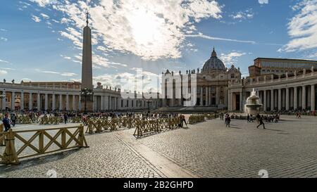 ROM, Italien - 04. Oktober 2018: Petersplatz In Vatikanstadt - Rom, Italien Stockfoto