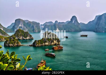 Halong Bucht, Vietnam. Stockfoto