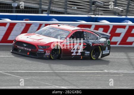 NASCAR Cup Series-Fahrer Cole Custer (41) während des NASCAR Auto Club 400, Sonntag, 1. März 2020, in Fontana, Kalifornien, USA. (Foto von IOS/ESPA-Images) Stockfoto