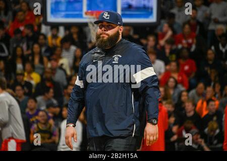 Ein Sierra Canyon Trailblazers Security Guard steht während eines CIF-Southern Section Open Division Championship High School Basketballspiels gegen Mater Dei, Freitag, 28. Februar 2020, in Long Beach, Kalifornien, USA. (Foto von IOS/ESPA-Images) Stockfoto